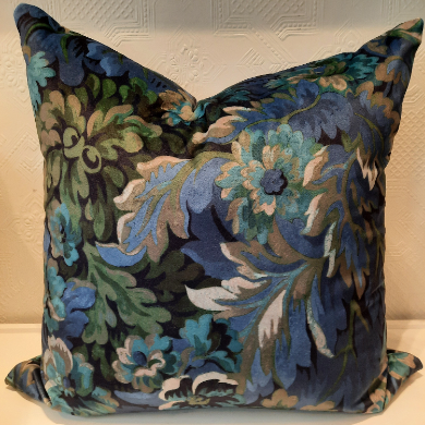 Borchelli cushion peacock